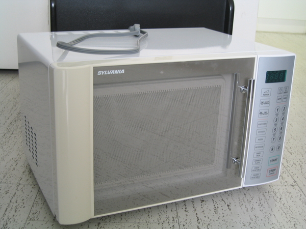 SYLVANIA Microwave